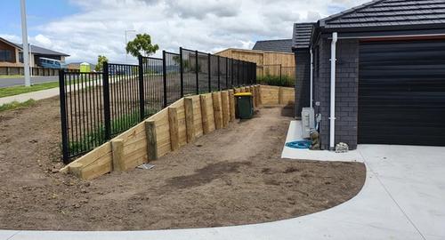 Inside Left Garden No privacy to the utility area of the house for bins & clothesline