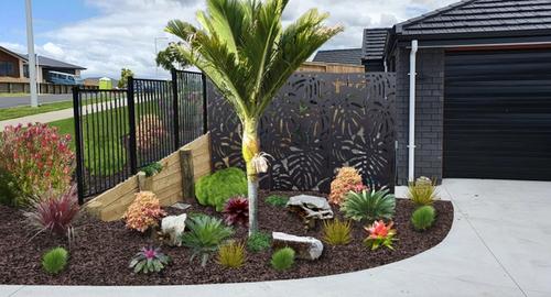 A screen as a backdrop creates a garden & utility area