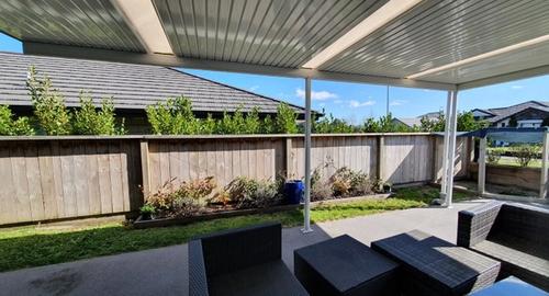 Small garden with a sandpit in the courtyard