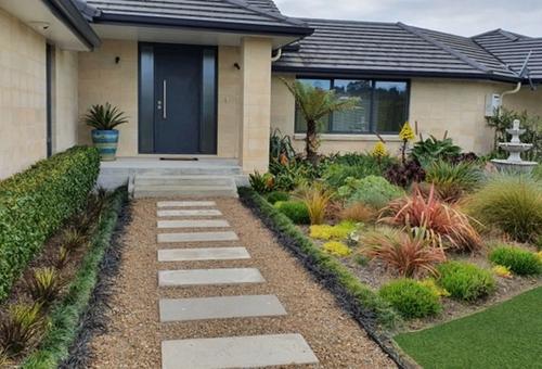 Front Entrance Create a warm and structured entrance using foliage colour and shape.