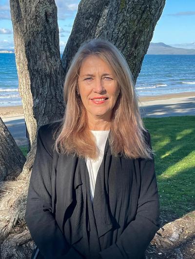 Sheryl Ripley - Landscape Consultant Landscape consultant with many years of experience & 5 star rating.
No matter what your preference is I can adapt a design for you;
Sub-tropical, NZ native, English cottage gardens, Mediterranean, Japanese, Contemporary, desert planting or maybe a mix it is all possible. Images of future entertainment areas, swimming pools, spas, firepits, gazebo's, pergola's, paths are just a few of the many items that I can add to the final concept images.
